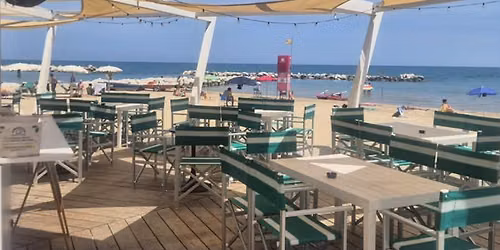 Beach & Live Music in Pescara on Sunday Afternoon — Spiaggia Libera Tutti