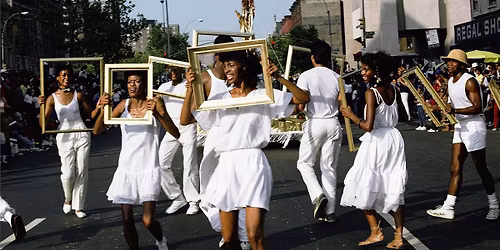 Cort\u00e8ges, d\u00e9fil\u00e9s et processions dans l\u2019art contemporain - Cycle de cours par Olivia Ardui