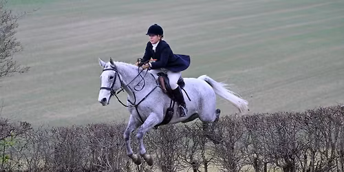 Milton Hill Farm Meet - Berks and Bucks Draghounds