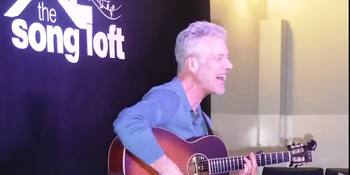 Entertaining the diners at the wonderful Lavish Bar & Grill, Stevenage!