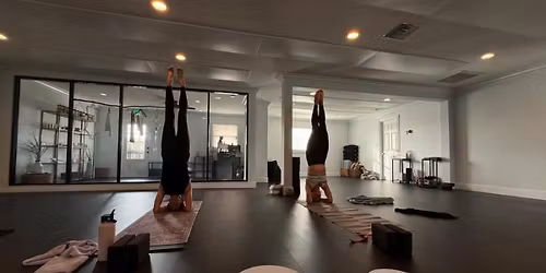 Hot Vinyasa Yoga Flow w/ Elisha Jennings