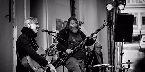 \u017dambo\u0161i - pra\u017esk\u00fd k\u0159est alba Skr\u00fd\u0161 v Ka\u0161tanu