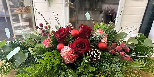 Live Luxurious Holiday Centrepiece