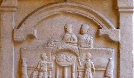 Storie di vivi e storie di morti. Visita al Lapidario Estense e Romano
