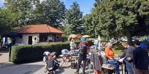 Sp\u00e4ti-Flohmarkt mit Musik am Fernsehturm