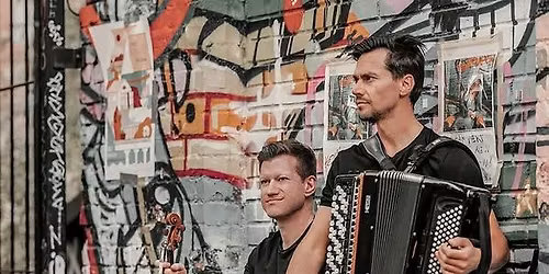 Tusen knapper og fire strenger