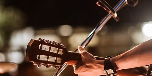 Live music with River Lee 