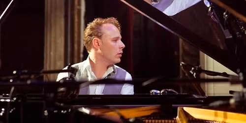 Astoria Concerts - Jef Neve: original compositions and jazz standards.