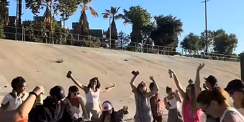 FRIENDSGIVING MEETUP + Y2K DANCE PARTY ON THE LA RIVER