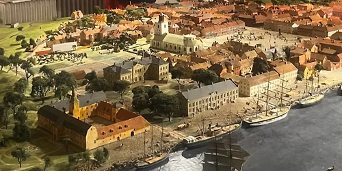 Visning av Stadsmodellen i Slottsk\u00e4llaren p\u00e5 Halmstad slott.