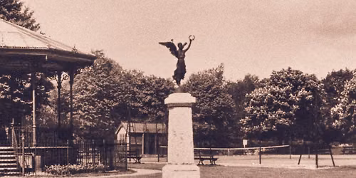 Plaques, plinths, memorials and statues walk