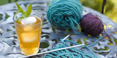 Cercle d'artisanat et th\u00e9 \/ Crafting Circle and Tea
