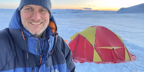 Vildt \u2013 bag om kulissen med en naturfotograf. V Henrik Egede.