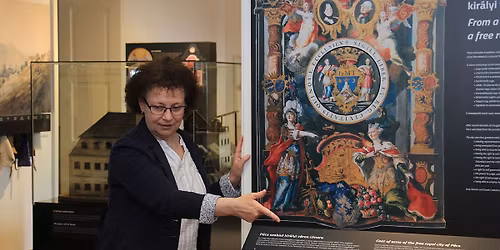 P\u00e1sztor Andrea kur\u00e1tori t\u00e1rlatvezet\u00e9se A hely szelleme ki\u00e1ll\u00edt\u00e1sban