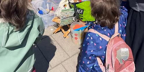 Flohmarkt in der Schwabensteinstra\u00dfe (Blaue Karawane e.V.)