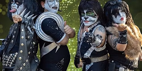 Mini Kiss at Trees