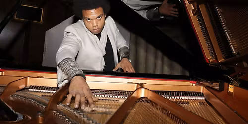 Jazz The Halls: ELEW Plays Sting and the Season