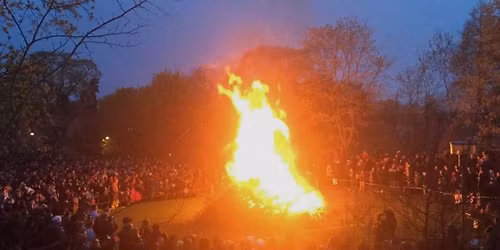 Anamma spelar p\u00e5 Klubbensborg p\u00e5 Valborg