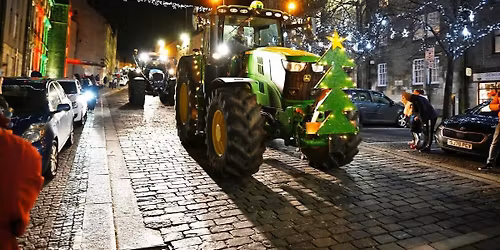 Stirlingshire Christmas tractor run . 