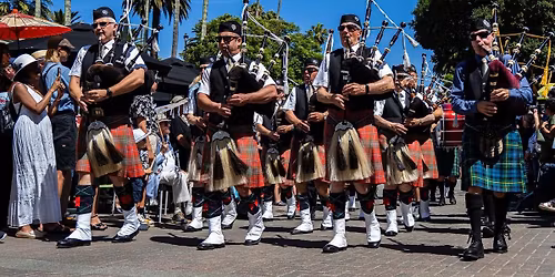 When the Pipers Play - Winter Art Deco