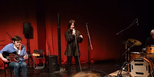 Sevdah u jazz improvizaciji Vesne Pisarovi\u0107: album \u201cPoravna\u201d u\u017eivo