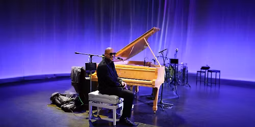 Frank Mccomb live in London