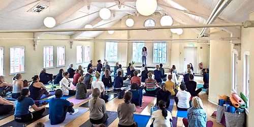 KURS: Yoga for nybegynnere (niv\u00e5 1) med Karina Kibsg\u00e5rd. 4 onsdager kl 18:00-19:15 fra 2. september