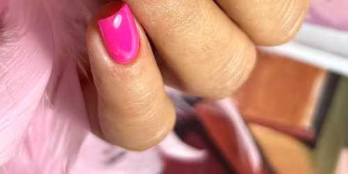 Makro Man\u00edk\u0171r, precizi\u00f3s G\u00e9l-lakkoz\u00e1s - Fekete Zsuzsival