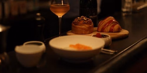 Brunch au champagne dans un bar cach\u00e9 \u00e0 Saint-Germain : d\u00e9gustation & cocktail signature