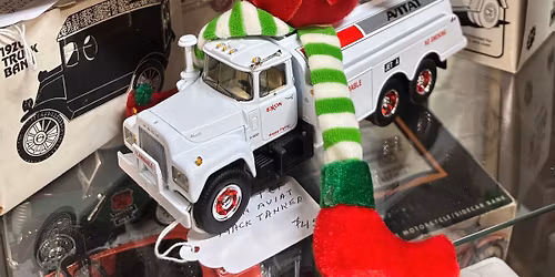 Knotty Pine Vintage and Collectibles Small Business Saturday