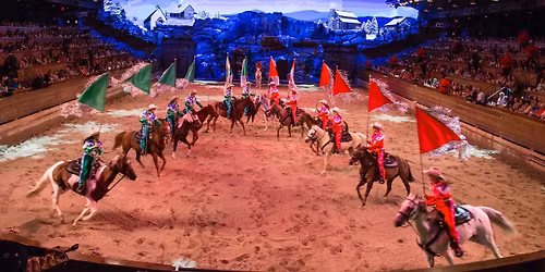 \ud83c\udf89 Dolly Parton\u2019s Stampede Dinner Show Weekend Getaway Branson \ud83c\udfa0\ud83c\udf7d Just $149 per couple!