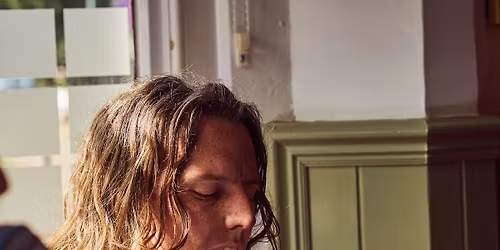 Jon Bailey Singer Guitaist Live at The New Queen Inn