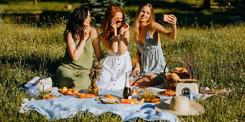Calgary Girls Picnic! \u2600\ufe0f\ud83e\uddfa