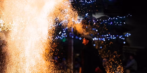 En attendant le Bonheur des M\u00f4mes : spectacle "Fireshow"
