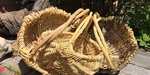 Vannerie sauvage - tressage d'un grand panier en cl\u00e9matite