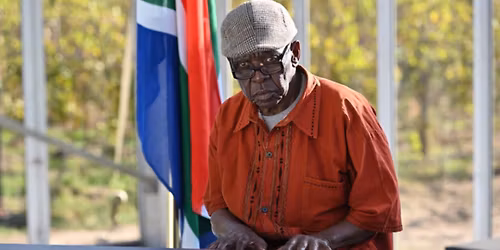 Dr Tete Mbambisa LIVE at caf\u00e9 Roux