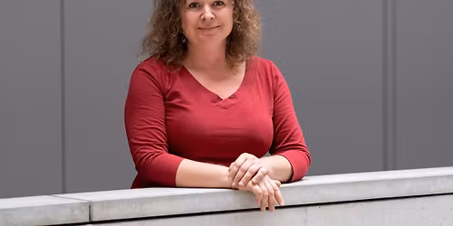 P\u0159edn\u00e1\u0161ka Mark\u00e9ty Zandlov\u00e9 H\u2082O: V\u00edce ne\u017e voda \/ Mimo obraz