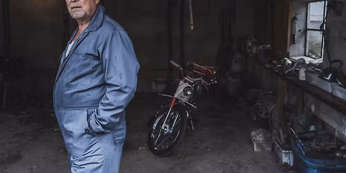 Tilbakekomstene - ein m\u00f8rk komedie om \u00e5 gje slepp