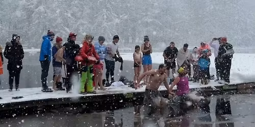 Adirondack Woodcraft Camps Dash & Splash! - Christmas on Main Street