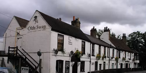 Summer Evening Tour of Thames Ditton Pubs