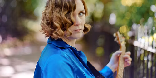 Gr\u00e1inne Brady at The Globe, Glossop