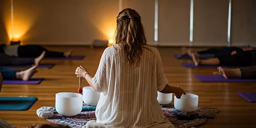 Crystal sound bowl meditation \u2013 Relaxation and healing (Torrens)