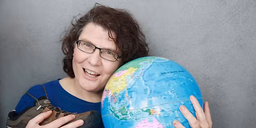 Christine Th\u00fcrmer: WANDERN TOTAL - Die Welt zu Deinen F\u00fc\u00dfen \/\/ Darmstadt