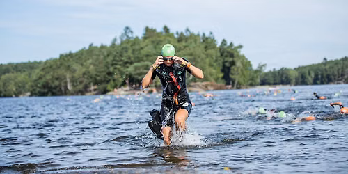 Swimruntr\u00e4ning inf\u00f6r Skat\u00e5s sj\u00f6ar