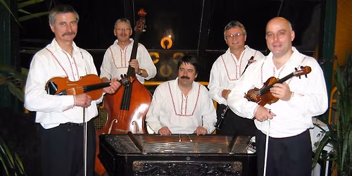 V\u00e1no\u010dn\u00ed posezen\u00ed, tancov\u00e1n\u00ed a zp\u00edv\u00e1n\u00ed s cimb\u00e1lovou muzikou KORE\u010cNICA