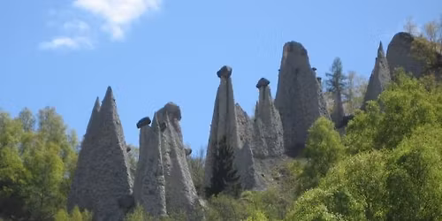 \ud83c\udf3f Randonn\u00e9e \u2013 Entre gorges sauvages et sources chaudes \ud83c\udf3f