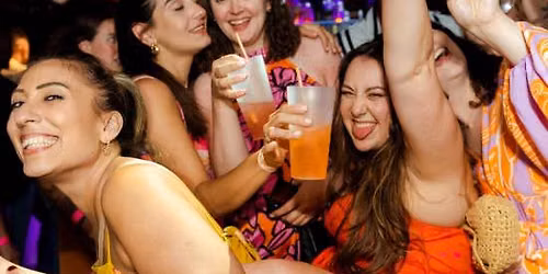 Faro Pub Crawl: 6 bebidas, jogos e entrada VIP