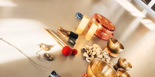 Kar\u00e1csonyi J\u00f3ga \u00e9s Mantra-hangf\u00fcrd\u0151