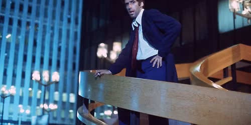 \u041a\u043e\u043b\u0435\u0434\u0430 \u0437\u0430 \u0447\u0435\u0442\u044f\u0449\u0438 \u043a\u0438\u043d\u043e\u043c\u0430\u043d\u0438 \u0432 \u043a\u0438\u043d\u043e \u201e\u0412\u043b\u0430\u0439\u043a\u043e\u0432\u0430\u201c: \u0420\u0435\u0439\u043c\u044a\u043d\u0434 \u0427\u0430\u043d\u0434\u043b\u044a\u0440 - \u0414\u042a\u041b\u0413\u041e\u0422\u041e \u0421\u0411\u041e\u0413\u0423\u0412\u0410\u041d\u0415