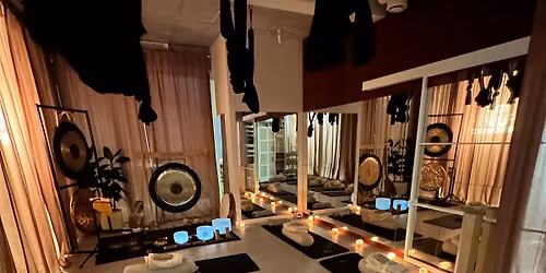 Koncert mis kryszta\u0142owych i gong\u00f3w tybeta\u0144skich